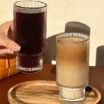 ⁦كوباية متدرجة 400 ملي زجاج شفاف مضلع لشرب و تقديم العصائر والايس كوفي والمشروبات الغازية للضيوف بشكل شيك⁩ - الصورة ⁦9⁩