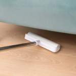 ⁦لمامة رول لإزالة الوبر وشعر الحيوانات من الملابس والمفروشات والسجاد بيد معدن⁩ - الصورة ⁦3⁩