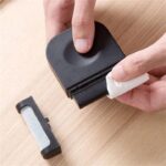 ⁦لمامة ميني لإزالة الوبر والشعر من الملابس والسجاد والمفروشات⁩ - الصورة ⁦9⁩