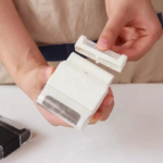 ⁦لمامة وبر ميني 2 في 1 لإزالة الوبر والشعر بسهولة للملابس والمفروشات والسجاد⁩ - الصورة ⁦8⁩