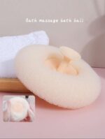 ⁦ليفة استحمام وشاور لطيفة علي الجسم تساعد علي عمل الاسكراب وإزالة الجلد الميت بيد لسهولة الأستخدام⁩ - الصورة ⁦3⁩