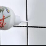 ⁦مادة ملئ وغلق فواصل السيراميك والارضيات باللون الأسود لتجديد شكل الارضيات ومنع الحشرات والنمل 150 ملي⁩ - الصورة ⁦3⁩