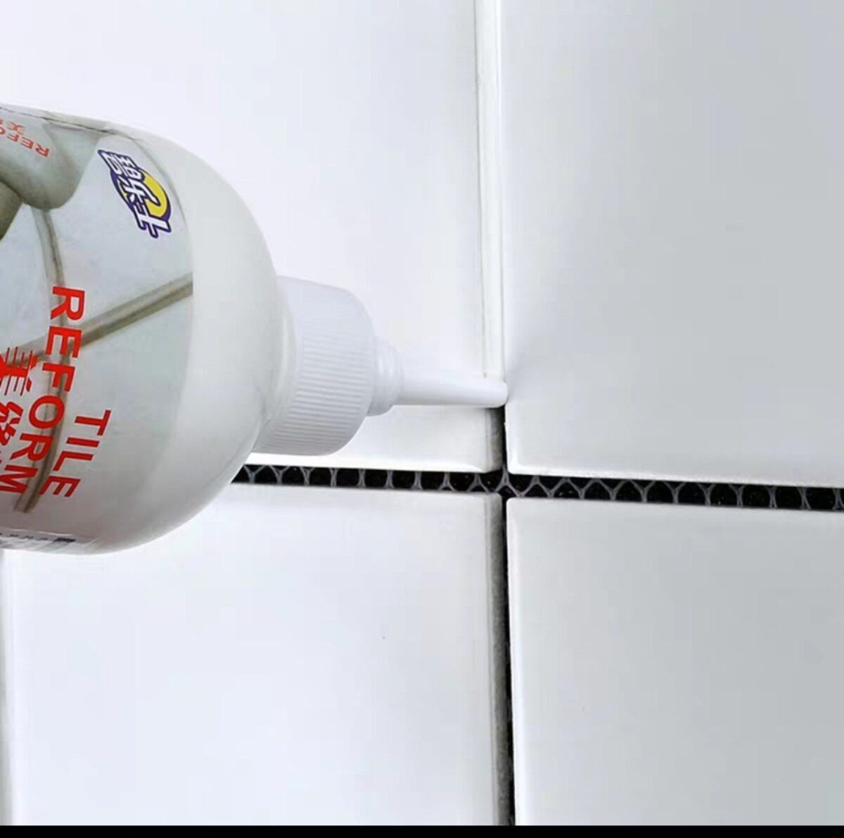 ⁦مادة ملئ وغلق فواصل وفتحات السيراميك والارضيات لتجديد الشكل وإضافة مظهر جمالي ومنع الحشرات والنمل⁩ - الصورة ⁦4⁩