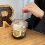 ⁦مج 600 ملي زجاج شفاف متدرج لشرب وتقديم العصائر و الايس كوفي و النسكافيه للضيوف بشكل مختلف وشيك⁩ - الصورة ⁦3⁩