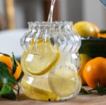 ⁦مج 600 ملي زجاج شفاف متدرج لشرب وتقديم العصائر و الايس كوفي و النسكافيه للضيوف بشكل مختلف وشيك⁩ - الصورة ⁦5⁩