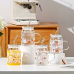 ⁦مج ارنوب زجاجي 400 ملي بشالميوه لسهولة الشرب للمشروبات الباردة والساخنة بيد⁩ - الصورة ⁦4⁩