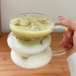 ⁦مج بومبيه 430 ملي بيد لشرب وتقديم العصائر والنسكافيه والايس كوفي من الزجاج الشفاف⁩ - الصورة ⁦5⁩