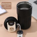 ⁦مج حراري استانليس ستيل 460 ملي بشاشة تاتش لعرض درجة الحرارة وغطاء محكم الغلق للخروج والرحلات⁩ - الصورة ⁦4⁩