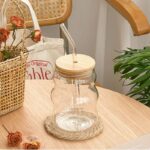 ⁦مج زجاج 550 ملي متدرج بشاليموه وغطاء خشبي محكم الغلق لشرب وتقديم المشروبات الباردة والساخنة للضيوف شكل شيك⁩ - الصورة ⁦4⁩