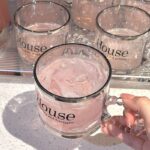 ⁦مج هاوس 250 ملي زجاج شفاف بيد شكل لولي باللون الفضي لشرب وتقديم الشاي والنسكافيه للضيوف بشكل شيك⁩ - الصورة ⁦4⁩