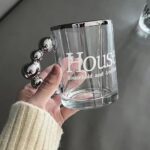 مج هاوس 300 ملي زجاج شفاف بيد شكل بابز باللون الفضي لشرب وتقديم الشاي والنسكافيه والعصائر للضيوف بشكل شيك