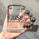 ⁦مج هاوس 300 ملي زجاج شفاف بيد شكل بابز باللون الفضي لشرب وتقديم الشاي والنسكافيه والعصائر للضيوف بشكل شيك⁩ - الصورة ⁦3⁩