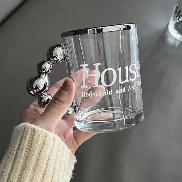 مج هاوس 300 ملي زجاج شفاف بيد شكل بابز باللون الفضي لشرب وتقديم الشاي والنسكافيه والعصائر للضيوف بشكل شيك