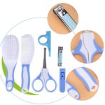 ⁦مجموعة العناية بالاطفال وحديثي الولادة 4 قطع تتكون من مشط وفرشاه ومقص وقصافة عمليه وامنه علي بشرة الطفل⁩ - الصورة ⁦3⁩