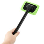 ⁦مساحة تنظيف زجاج السيارات من التراب ومياه الامطار بيد متحركة لسهولة التنظيف⁩ - الصورة ⁦5⁩