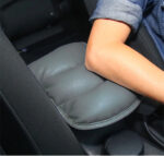 ⁦مسند يد جلد مبطن للسيارة يثبت علي الكونسول للراحة اثناء القيادة⁩ - الصورة ⁦7⁩