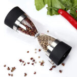 ⁦مطحنة فلفل اسود وتوابل يدوية 2 في 1 من الزجاج عملية وسهلة الاستخدام والتنظيف⁩ - الصورة ⁦3⁩