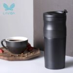 مطحنة قهوة كهربائية مع مج حراري بفلتر للاستمتاع بشرب القهوة في اي وقت واي مكان