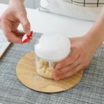 ⁦مفرمة يدوية ميني للثوم والبصل والجبن عملية وسهلة الأستخدام⁩ - الصورة ⁦6⁩