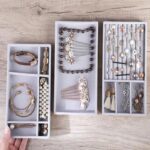 ⁦منظم أدراج للاكسسوارات والمجوهرات 4 قطع للسلاسل والخواتم والحلقان⁩ - الصورة ⁦2⁩