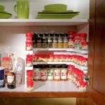 ⁦منظم توابل وزجاجات داخل درف المطبخ ٢ دور قابل لتعديل المقاس⁩ - الصورة ⁦6⁩