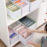 ⁦منظم ملابس للبناطيل والتيشرتات والقمصان لترتيب الادراج والدولاب⁩ - الصورة ⁦2⁩