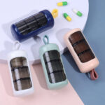 ⁦منظم يومي محمول لحبوب الدواء والفيتامينات مقسم 3 خانات للتذكير وعدم النسيان للسفر والخروج⁩ - الصورة ⁦2⁩