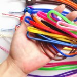 ⁦ميدالية رقبة سيليكون طويلة لحمل وتعليق الموبايل و البادج بألوان وأشكال مختلفة مبهجة⁩ - الصورة ⁦4⁩