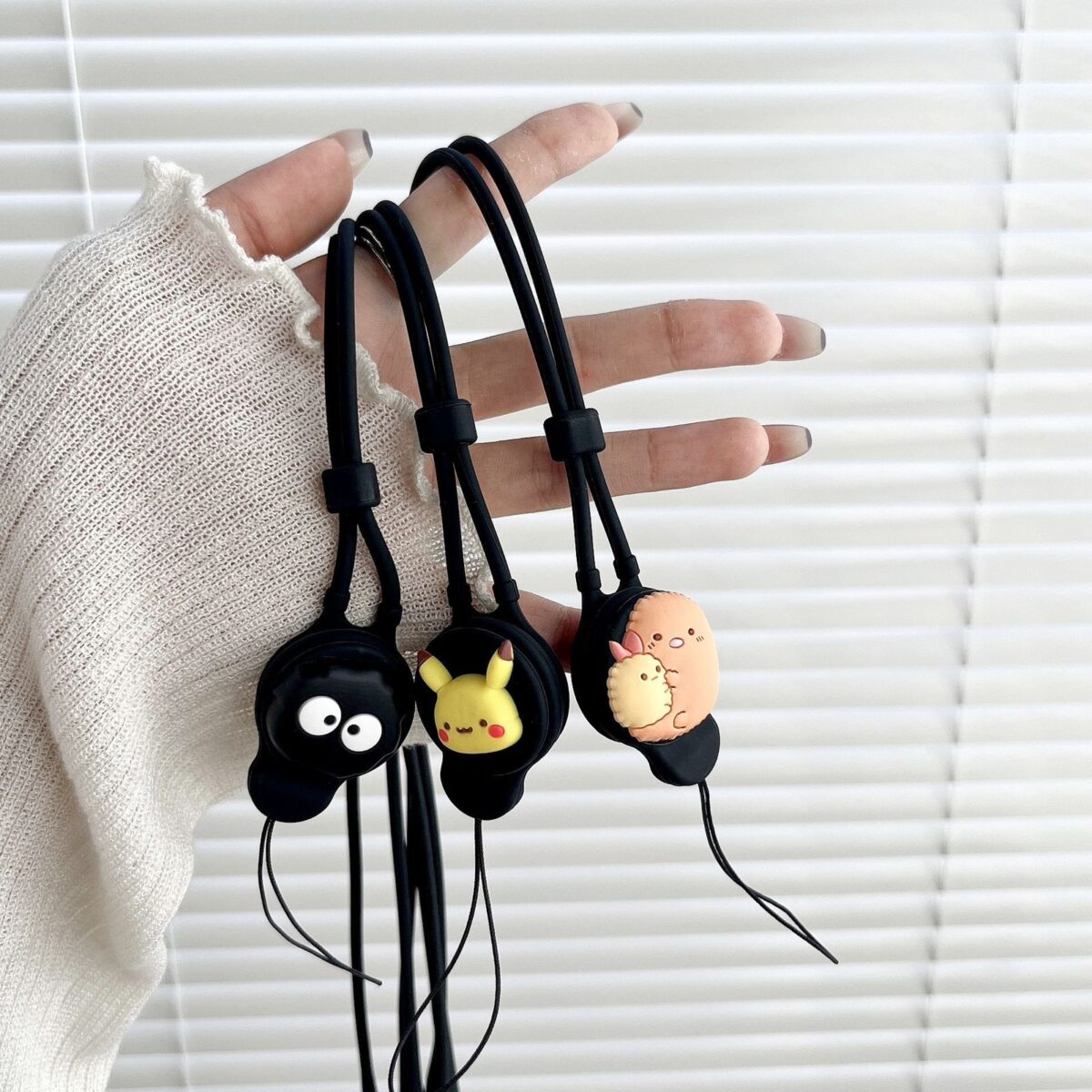 ⁦ميدالية رقبة سيليكون طويلة لحمل وتعليق الموبايل و البادج بألوان وأشكال مختلفة مبهجة⁩ - الصورة ⁦5⁩