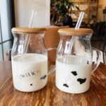 ⁦‎  ‎مج زجاج للمشروبات الساخنة والباردة بشاليموه وغطاء خشب ‏550 ملي باشكال مختلفة ‏⁩ - الصورة ⁦5⁩