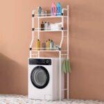 ⁦استاند منظم وحامل ادوات الحمام فوق الغسالة والتواليت 3 رفوف مع هوكات جانبية لتعليق الفوط متعدد الاستخدام⁩ - الصورة ⁦3⁩