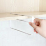 ⁦اندر شيلف حامل ومنظم للمجات والمناديل والفوط من المعدن⁩ - الصورة ⁦8⁩