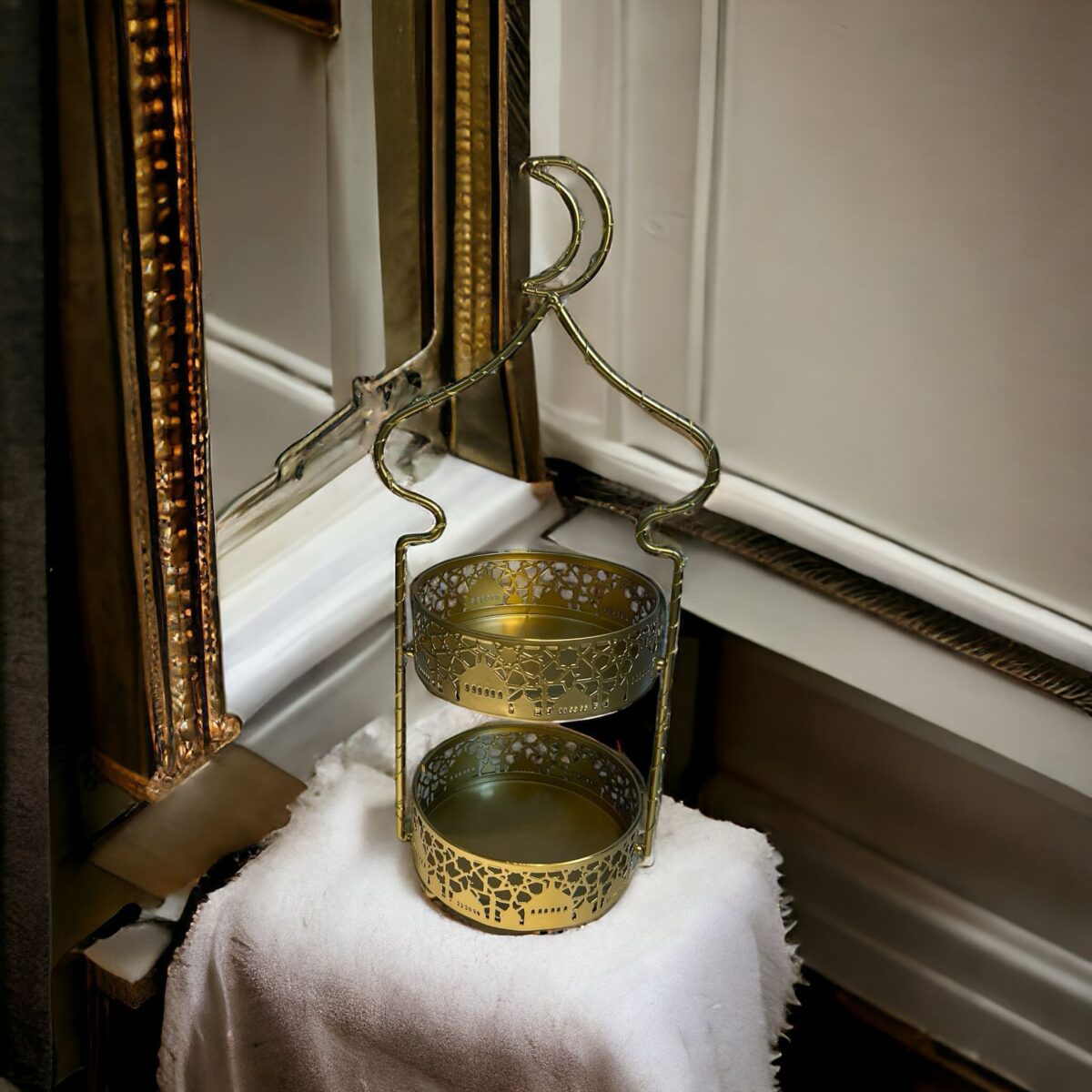 ⁦تمرية 2 دور مزخرفة مزينة بهلال لحمل وتقديم التمر والمكسرات والبيتي فور للضيوف⁩ - الصورة ⁦3⁩