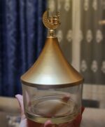 ⁦تمرية زجاج بغطاء ذهبي مزين بهلال لحفظ وتقديم التمر والمكسرات للضيوف بشكل شيك⁩ - الصورة ⁦2⁩