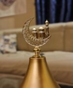 ⁦تمرية زجاج بغطاء ذهبي مزين بهلال لحفظ وتقديم التمر والمكسرات للضيوف بشكل شيك⁩ - الصورة ⁦3⁩