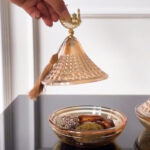 ⁦تمرية زجاج منقرش بغطاء مزين بهلال ونجمة لحمل وتقديم التمر والمكسرات والكاندي للضيوف⁩ - الصورة ⁦4⁩