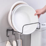 ⁦حامل معدني لتنظيم الحمام وحمل الأطباق البلاستيكية والفوط والليف بلزق دبل فيس قوي⁩ - الصورة ⁦7⁩
