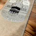 ⁦سجادة صلاة الكعبة ميني لتشجيع الأطفال علي الصلاة⁩ - الصورة ⁦2⁩