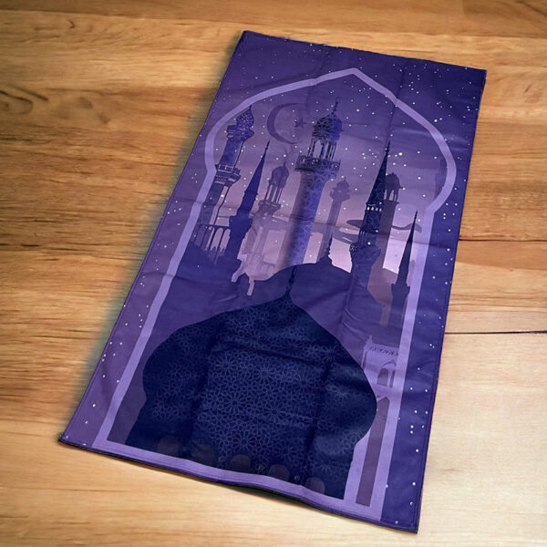 سجادة صلاة قطيفة ناعمة بشنطة كروس باللون الكحلي لسهولة الحمل والخروج للصلاة في المساجد