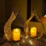 شمعدان ذهبي مزخرف لتجديد الديكور وإضفاء أجواء رمضانية مميزة