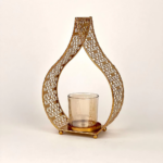 ⁦شمعدان ذهبي مزخرف لتجديد الديكور وإضفاء أجواء رمضانية مميزة⁩ - الصورة ⁦3⁩