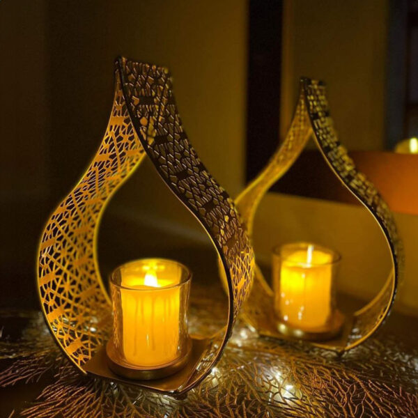 شمعدان ذهبي مزخرف لتجديد الديكور وإضفاء أجواء رمضانية مميزة