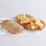 ⁦صينية جولد شيك لتقديم الفواكه والشوكولاته والكحك والبيتي فور للضيوف بشكل شيك⁩ - الصورة ⁦3⁩