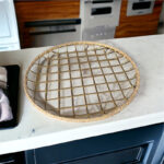 ⁦سلة معدن جولد لحمل وتقديم الفواكه للضيوف بشكل شيك ومختلف⁩ - الصورة ⁦3⁩