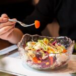 ⁦طقم بولات زجاج 3 قطع بمقاسات مختلفة لحمل وتقديم السلطات والفواكه للضيوف بشكل شيك⁩ - الصورة ⁦8⁩