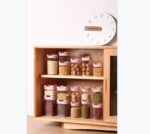 ⁦طقم علب اكليريك 4 قطع بمقاسات مختلفة لحفظ وتنظيم البقوليات والحبوب والكاندي بغطاء محكم الغلق بيد⁩ - الصورة ⁦2⁩