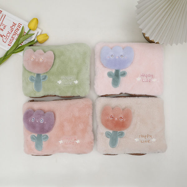 قربة مياه كهربائية محمولة لتدفئة البطن والظهر والتخفيف الآلم البريود فرو ناعم بوردة ثري دي  عملية وسهلة الأستخدام