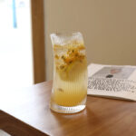 ⁦كوباية مموجه لشرب وتقديم العصائر والايس كوفي للضيوف بشكل شيك من الزجاج⁩ - الصورة ⁦9⁩