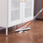 ⁦مساحة وفرشة 2*1 تدور 360 درجة لسهولة الوصول للأركان والزوايا بيد استانليس لتنظيف الأرضيات والزجاج⁩ - الصورة ⁦2⁩