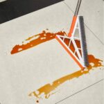 ⁦مساحة وفرشة 2*1 تدور 360 درجة لسهولة الوصول للأركان والزوايا بيد استانليس لتنظيف الأرضيات والزجاج⁩ - الصورة ⁦9⁩